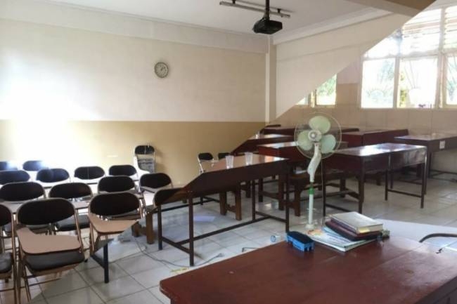 Kampus Over Capacity saat Sore, Sekolah Jadi Alternatif