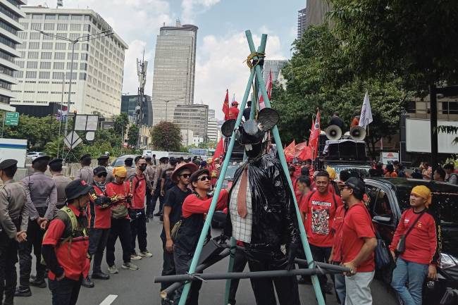 Arak Patung Tikus, Aliansi Gebrak Tuntut Pemerintah untuk Mewujudkan Tuntutan Rakyat
